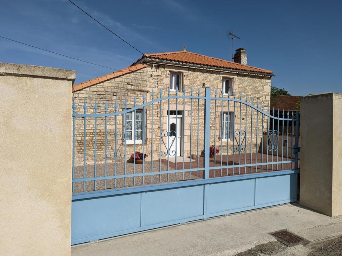 Maison Lumineuse Avec Cour Privative, Proche Sites Culturels, Tout Confort, Equipe Bebe, Wifi Inclus - Fr-1-653-98 Puyreaux Ngoại thất bức ảnh